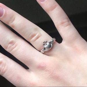 NEW sterling silver claddagh ring (size 7)